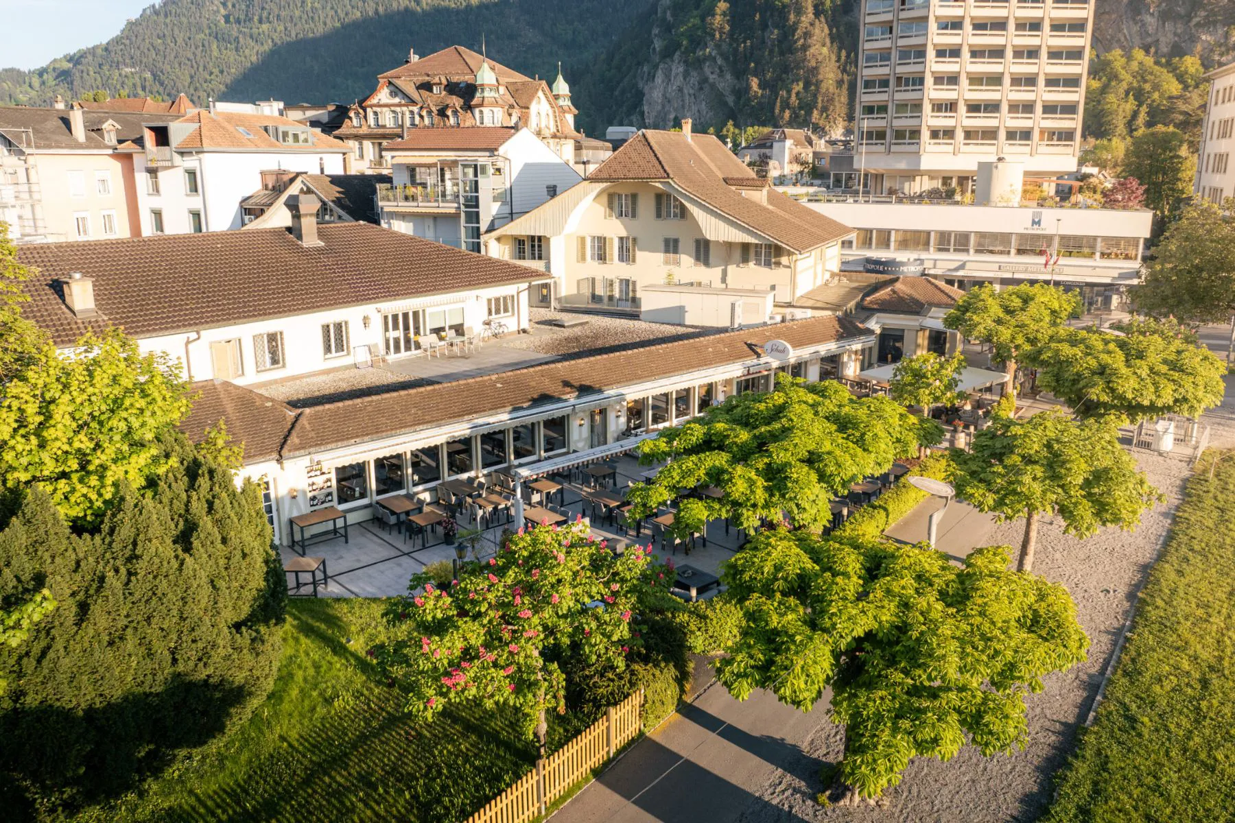 Grand Cafe Schuh Keybild